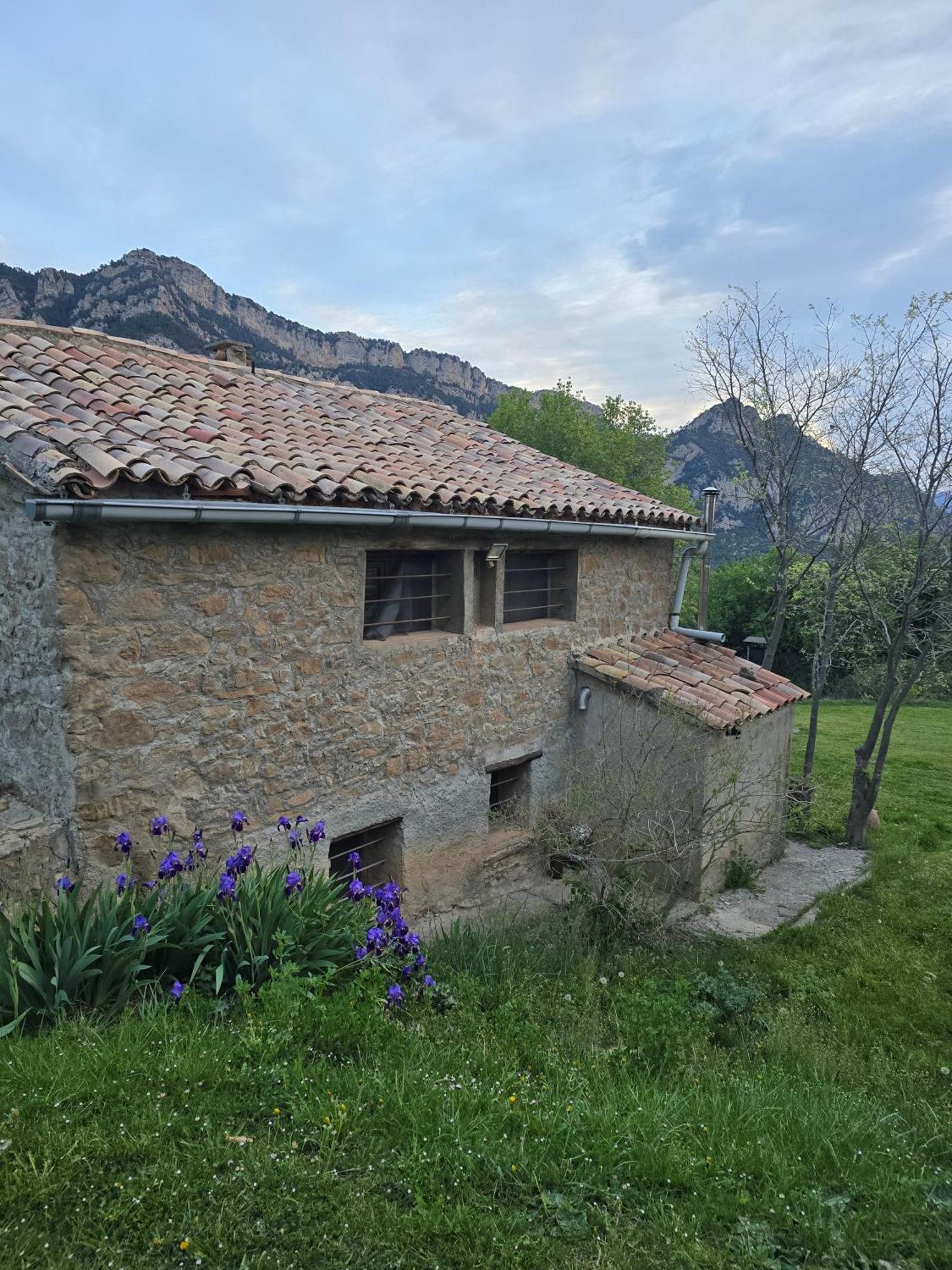 Complex Rural Can Caubet Berga Buitenkant foto